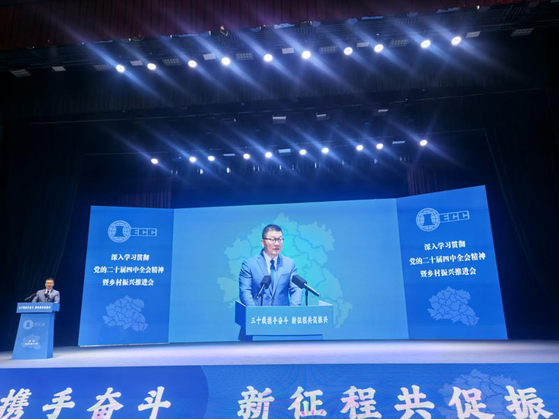 利辛县委书记张吉明主持会议。 利辛县委书记张吉明主持会议。